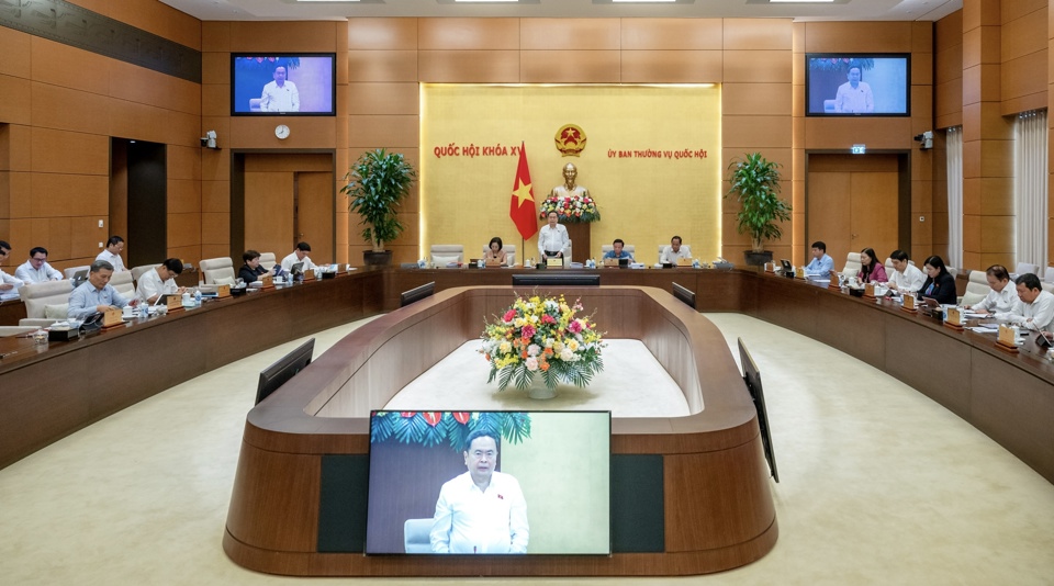 Vue d'une réunion de la Commission permanente de l'Assemblée nationale. Photo: Quochoi.vn