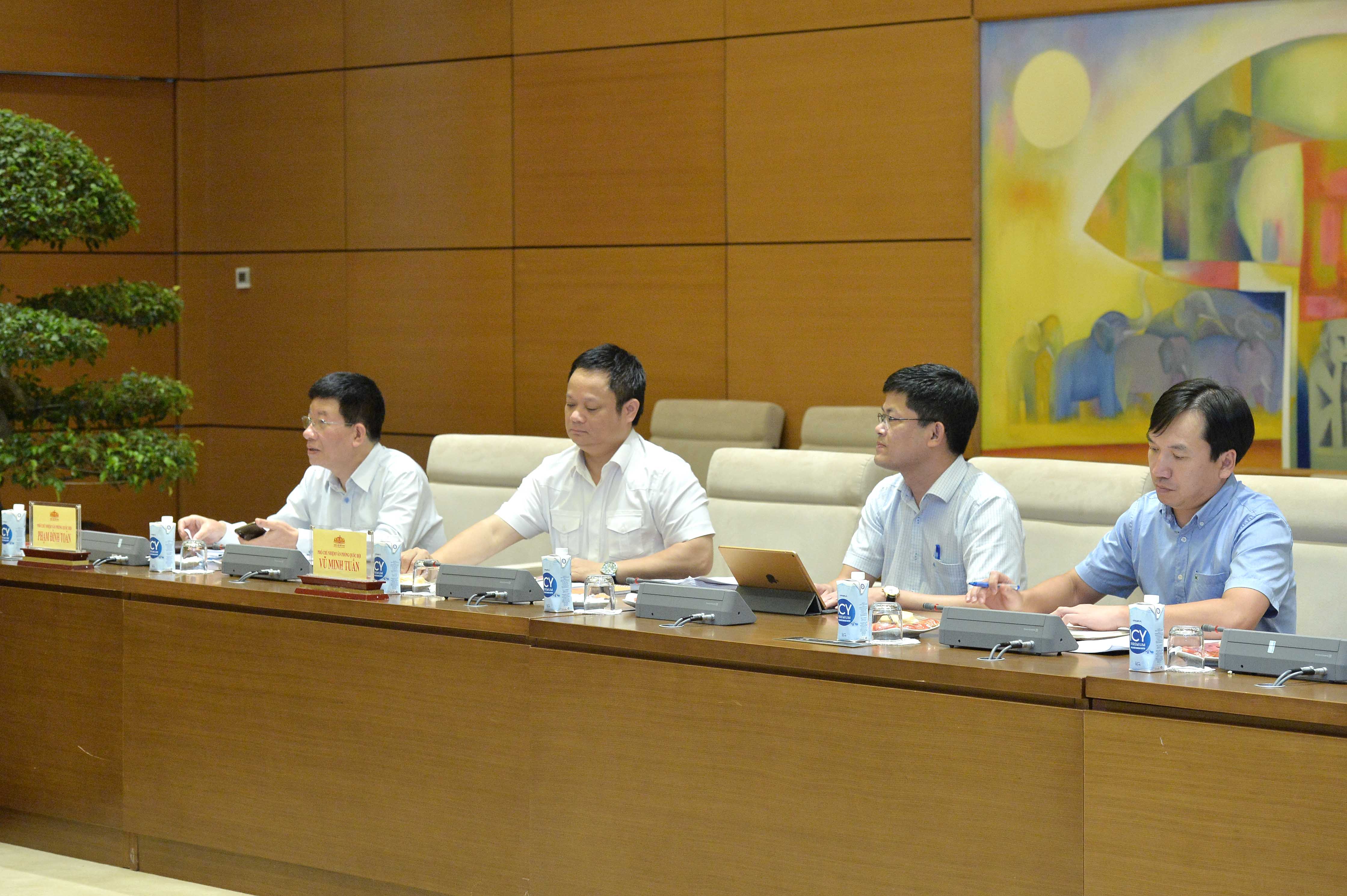Vice Chairman of the National Assembly Nguyen Khac Dinh works with the National Assembly Office -0