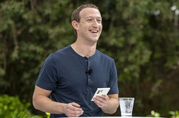 Facebook boss joins the "200 billion USD club"