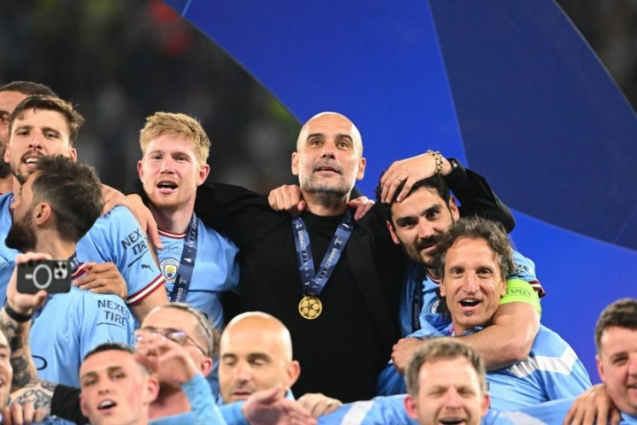 Manchester City dépense plus d'un milliard de livres sterling pour ses joueurs - 1
