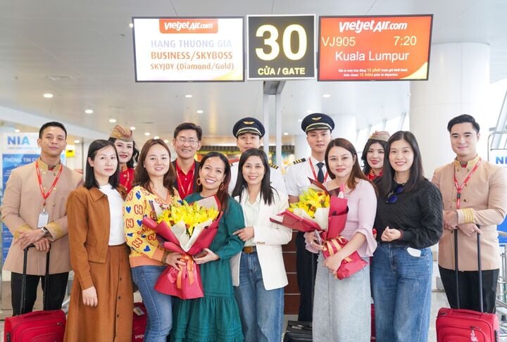 Vietjet accueille son premier vol entre Kuala Lumpur et Hanoi - 2