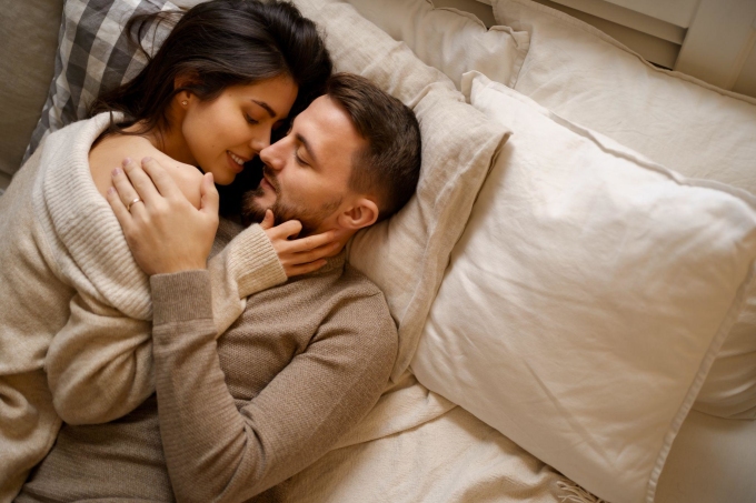 出産後の穏やかなセックスは、出血や痛みを防ぐ解決策の一つです。写真: Freepik