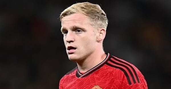 Donny van de Beek được phép rời MU