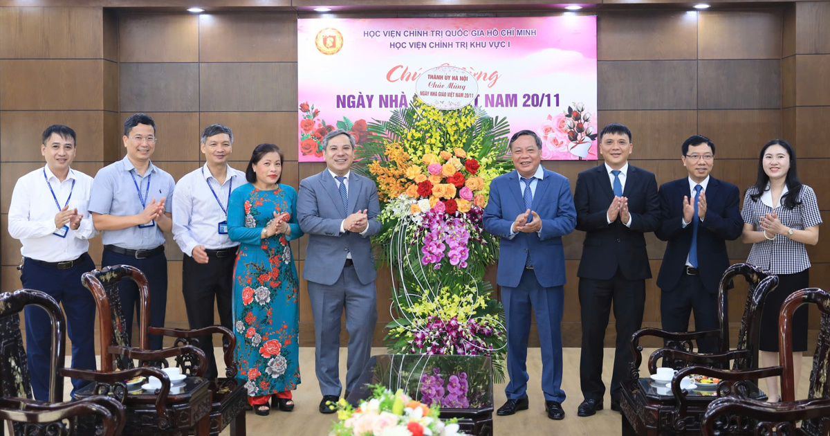 Hanoi City leaders congratulate the Regional Political Academy I