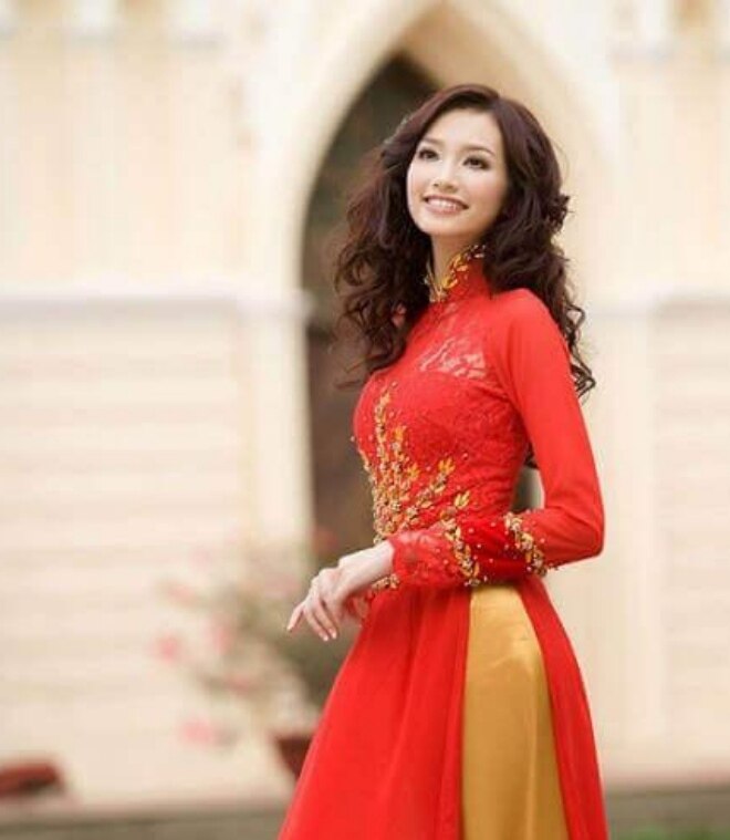 Suggestions de belles coiffures pour les étudiantes portant l'Ao Dai pour prendre des photos de remise de diplôme - 2