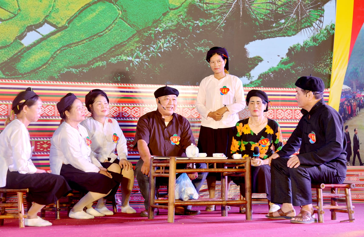 El distrito de Quang Binh organiza actividades de propaganda para eliminar las malas costumbres en forma de dramatización.  