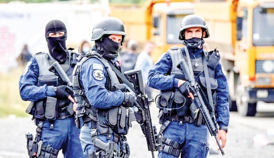 Special forces on the streets of Kosovo