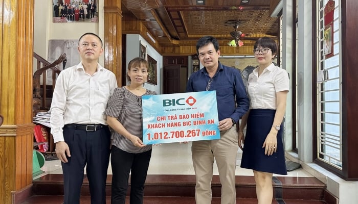 BIC paie plus d'un milliard de VND en assurance pour les clients empruntant des capitaux à BIDV Nam Ha Noi