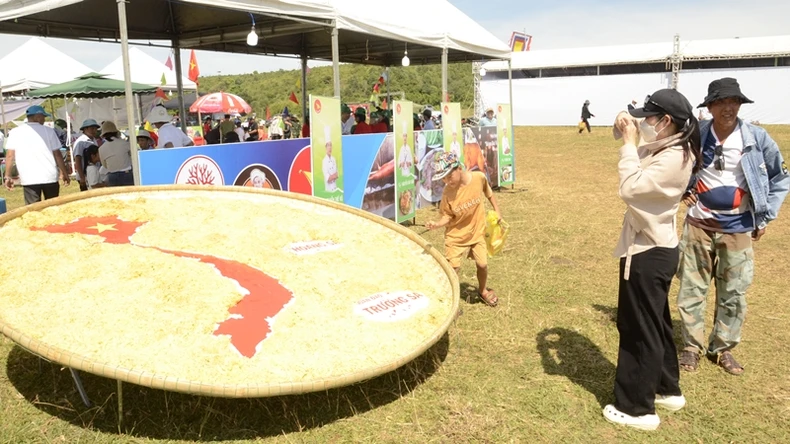 Mehr als 8 Millionen Besucher in Binh Dinh in 9 Monaten des Jahres 2024 Foto 1