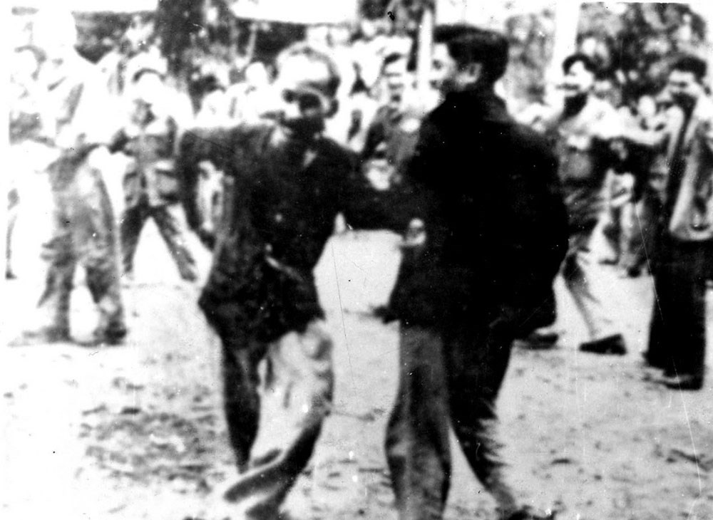 President Ho Chi Minh participated in mass art activities held at Viet Bac base in 1953. Photo: Document