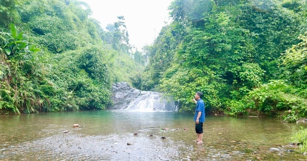 Ao Gioi-Suoi Tien tiene 30 cascadas grandes y pequeñas, hermosos paisajes como en las películas, ¿en qué distrito de la provincia de Phu Tho se encuentra?