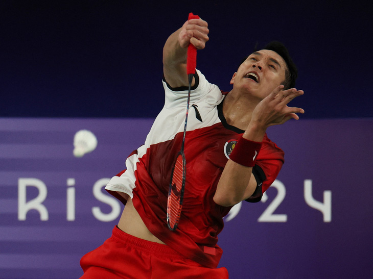 Nhà vô địch châu Á Jonatan Christie - niềm hy vọng huy chương của Indonesia - đã bị loại từ vòng bảng môn cầu lông - Ảnh: Reuters