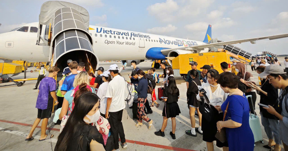 Los billetes de avión para el Tet son caros, pero aún así es difícil comprarlos