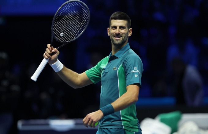 Djokovic mừng chiến thắng 7-6, 6-7, 6-3 trước Rune ở bảng Xanh ATP Finals tại Turin, Italy hôm 12/11. Ảnh: Reuters