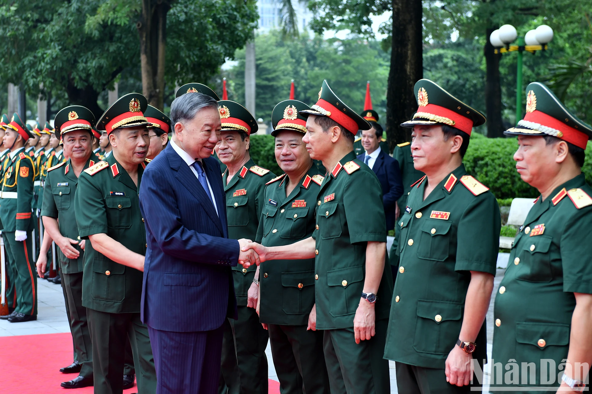 [Foto] Generalsekretär und Präsident To Lam nimmt an der Eröffnungszeremonie des neuen Schuljahres an der National Defense Academy teil. Foto 2