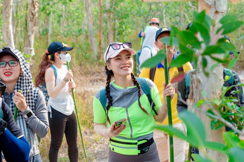 Touristes visitant l'île de Pearl. Photo : Huu Tuan