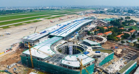 Plus de 2 500 ingénieurs et ouvriers travaillent jour et nuit, le terminal 3 de l'aéroport de Tan Son Nhat se dirige vers la ligne d'arrivée.