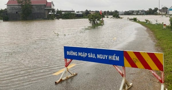 Thua Thien - Hue : de nombreuses routes sont inondées, les élèves des districts montagneux sont déscolarisés