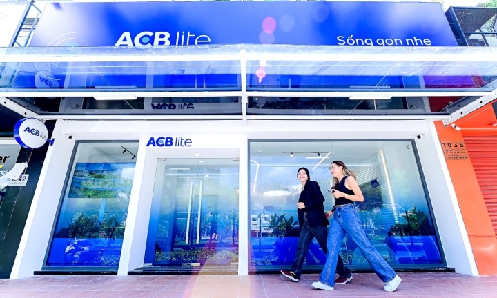 За первые 6 месяцев года прибыль ACB Bank составила 10 000 млрд донгов. (Фото: Б.Л.)