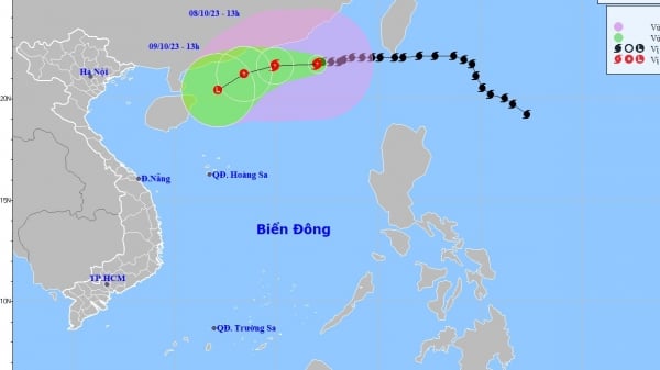 Weiter westlich beträgt die Windstärke im Sturmzentrum 12. China gibt Warnung der dritten Stufe für Taifun Koinu heraus