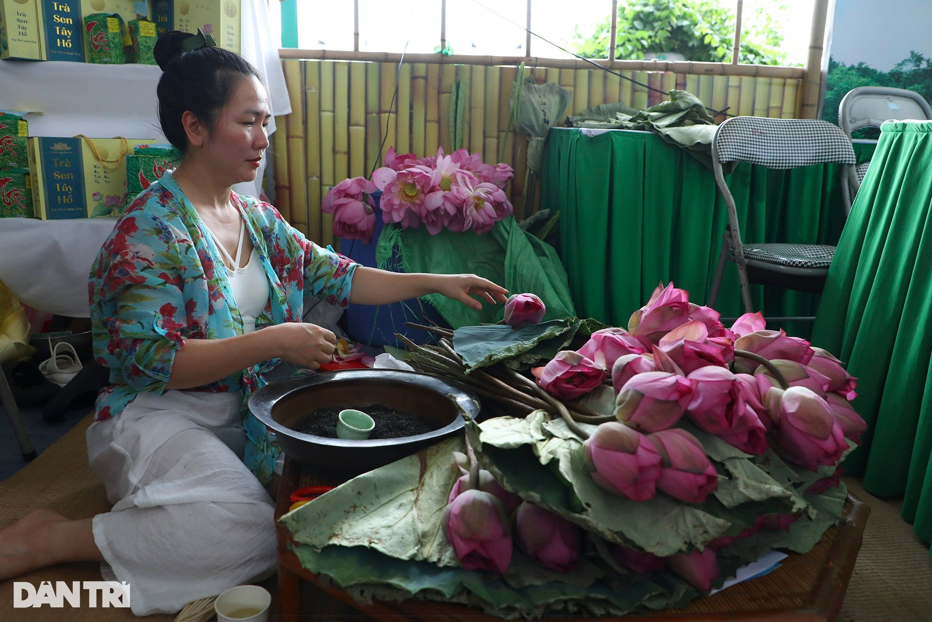 Thưởng thức trà sen hảo hạng tại Lễ hội sen Hà Nội - 3