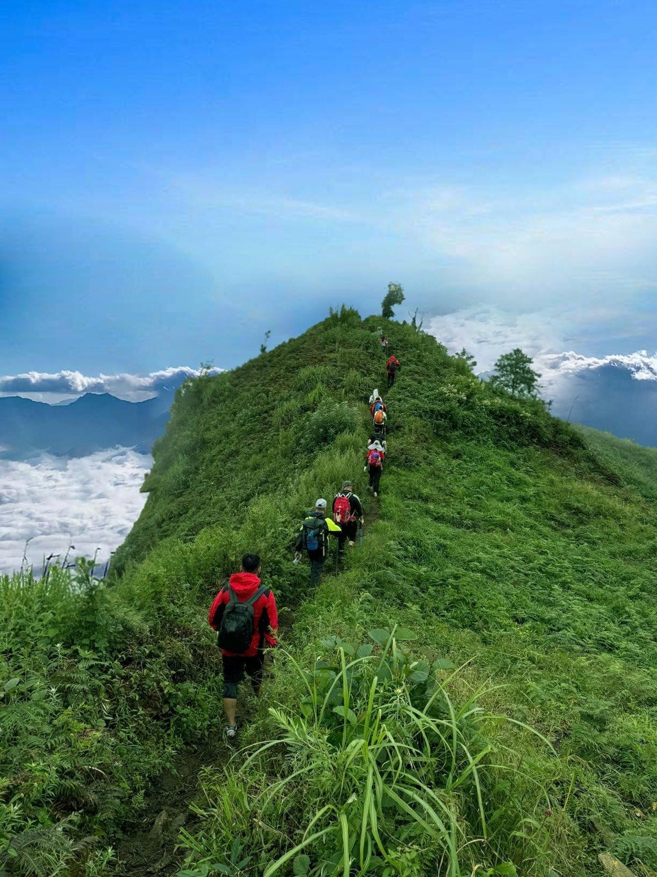 Unirse a Trekking Lao Than con MBBank es el comienzo de un viaje para conquistar nuevas alturas en mi vida.