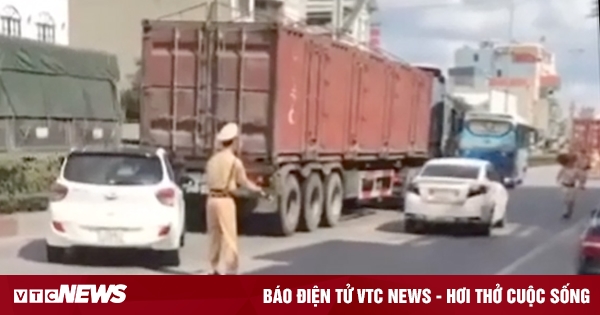 Buscan a conductor que dio marcha atrás y huyó para evitar prueba de alcoholemia en la autopista 18