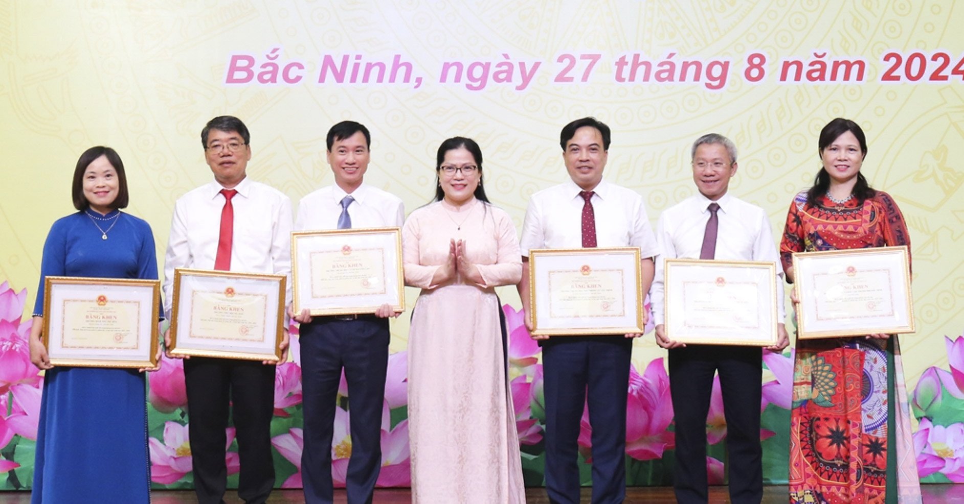 Bắc Ninh trao tặng danh hiệu “Nhà giáo ưu tú” cho 3 nhà giáo