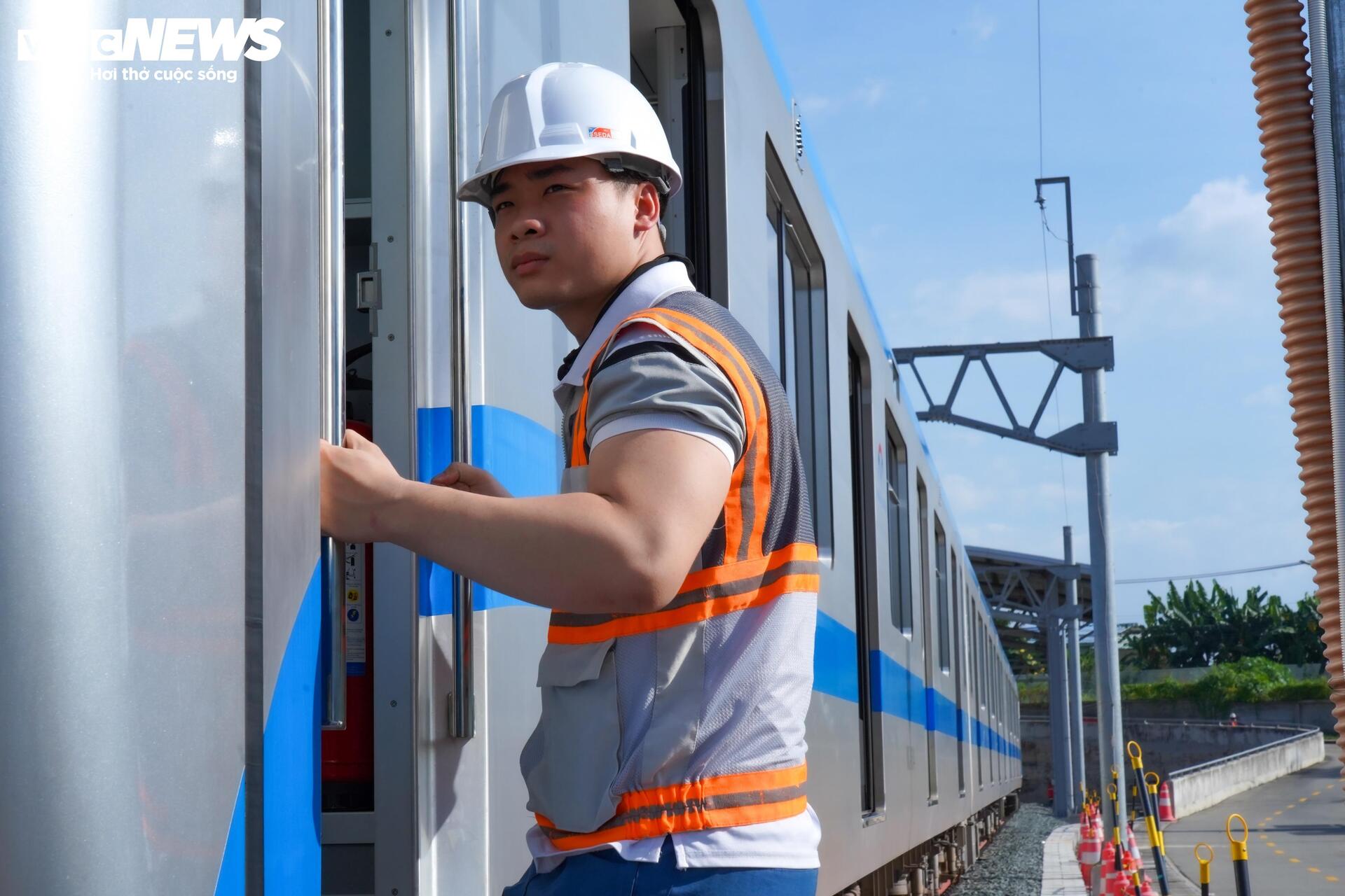 Journée de travail silencieuse de celui qui « maintient la santé » du métro Ben Thanh - Suoi Tien - 13