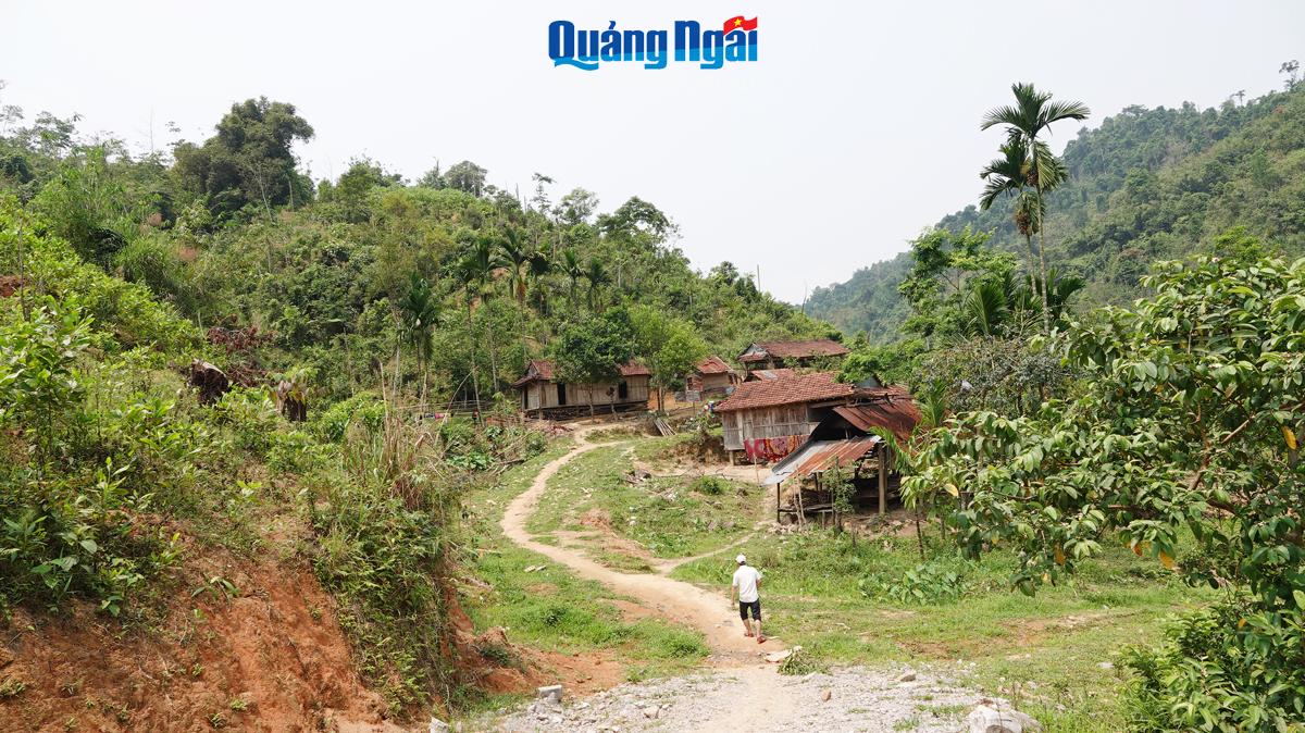 Stilt houses in Nuoc Mu hamlet below, Son Bua commune (Son Tay). Photo: Pham Anh