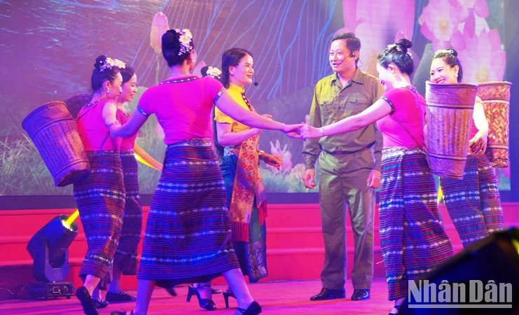 [Foto] Impresionante programa de intercambio artístico entre Vietnam y Laos, foto 4