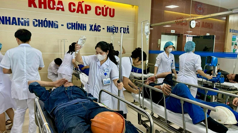 The health of more than 120 workers hospitalized due to suspected food poisoning in Hai Phong is gradually stabilizing. Photo 1