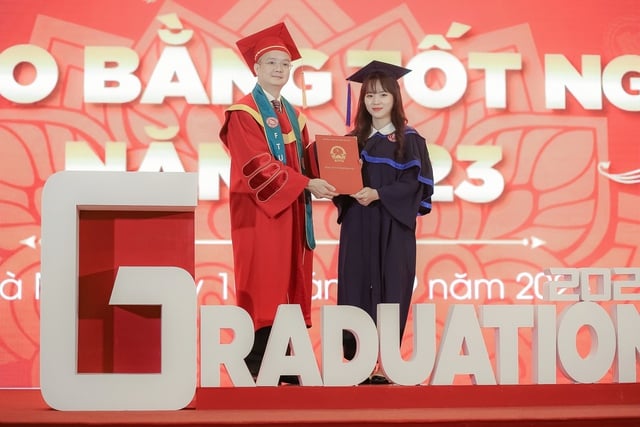 Bí quyết học song ngành trong 4 năm đại học của nữ sinh ngoại thương  - Ảnh 1.