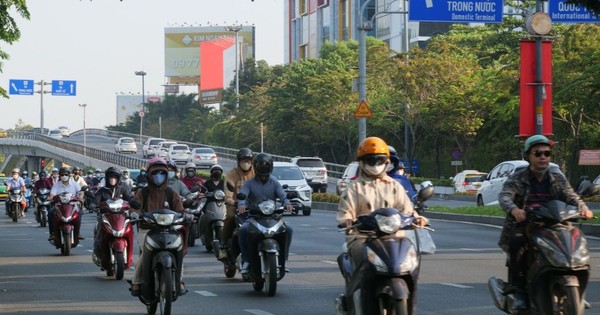 Traffic restrictions near Tan Son Nhat airport on August 28