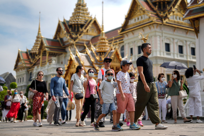 Tourists visit the Thai Grand Palace in Bangkok. Photo: Reuters