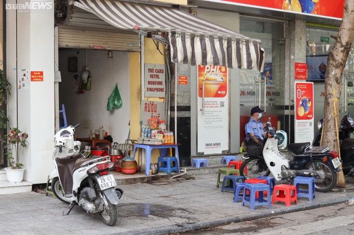 ハノイは猛暑に見舞われ、歩道の商店は客を「渇望」している - 9