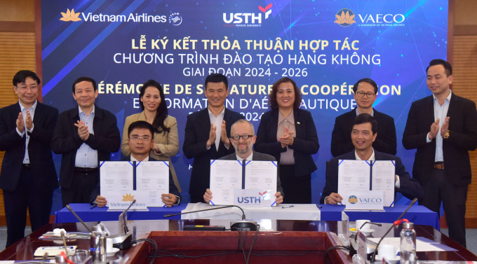 Representantes de Vietnam Airlines, VAECO y USTH firmaron el acuerdo en la tarde del 5 de marzo. Foto: USTH