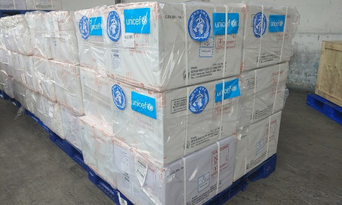 185,700 doses of 5-in-1 vaccine, urgently supported by WHO and UNICEF, arrived in Vietnam on the afternoon of July 27. Photo: UNICEF