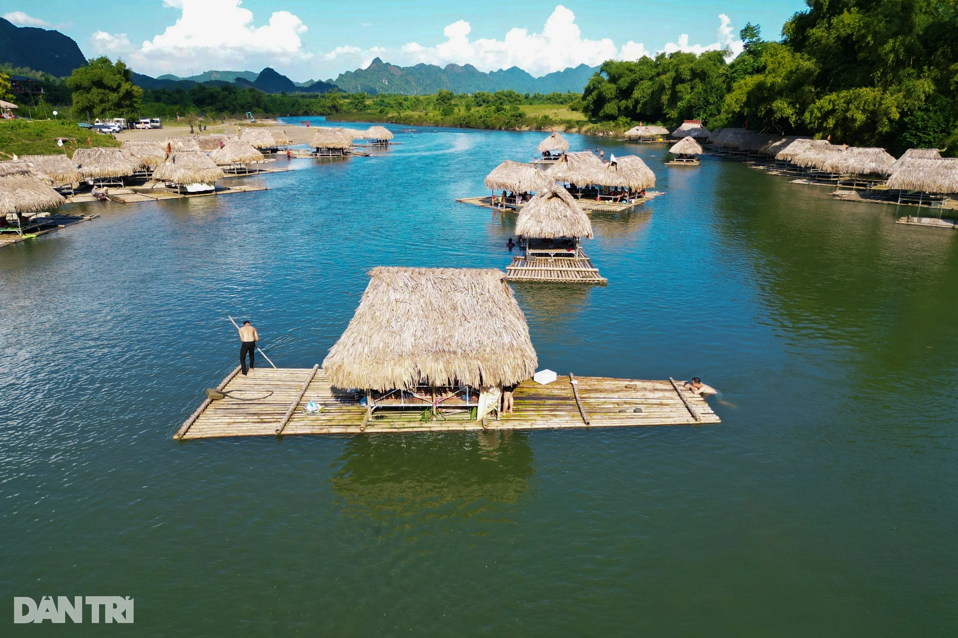 The picturesque river full of rafts attracts tourists to camp in Hoa Binh