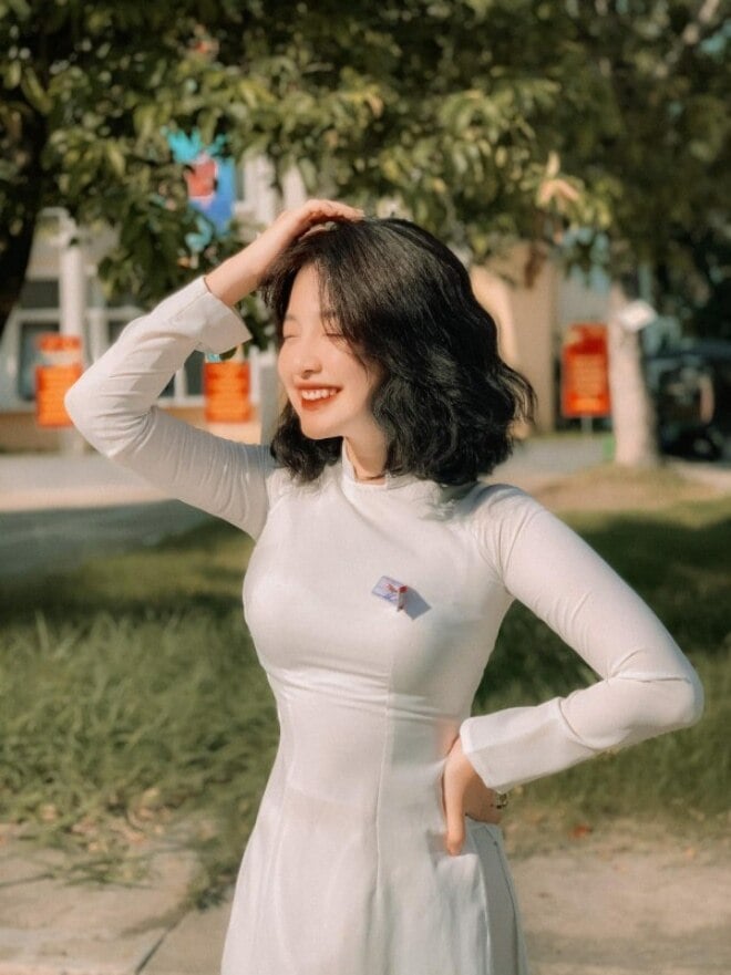 Trendy Kurzhaarfrisuren helfen Ihnen, Ihre Persönlichkeit mit Ao Dai zu zeigen - 2