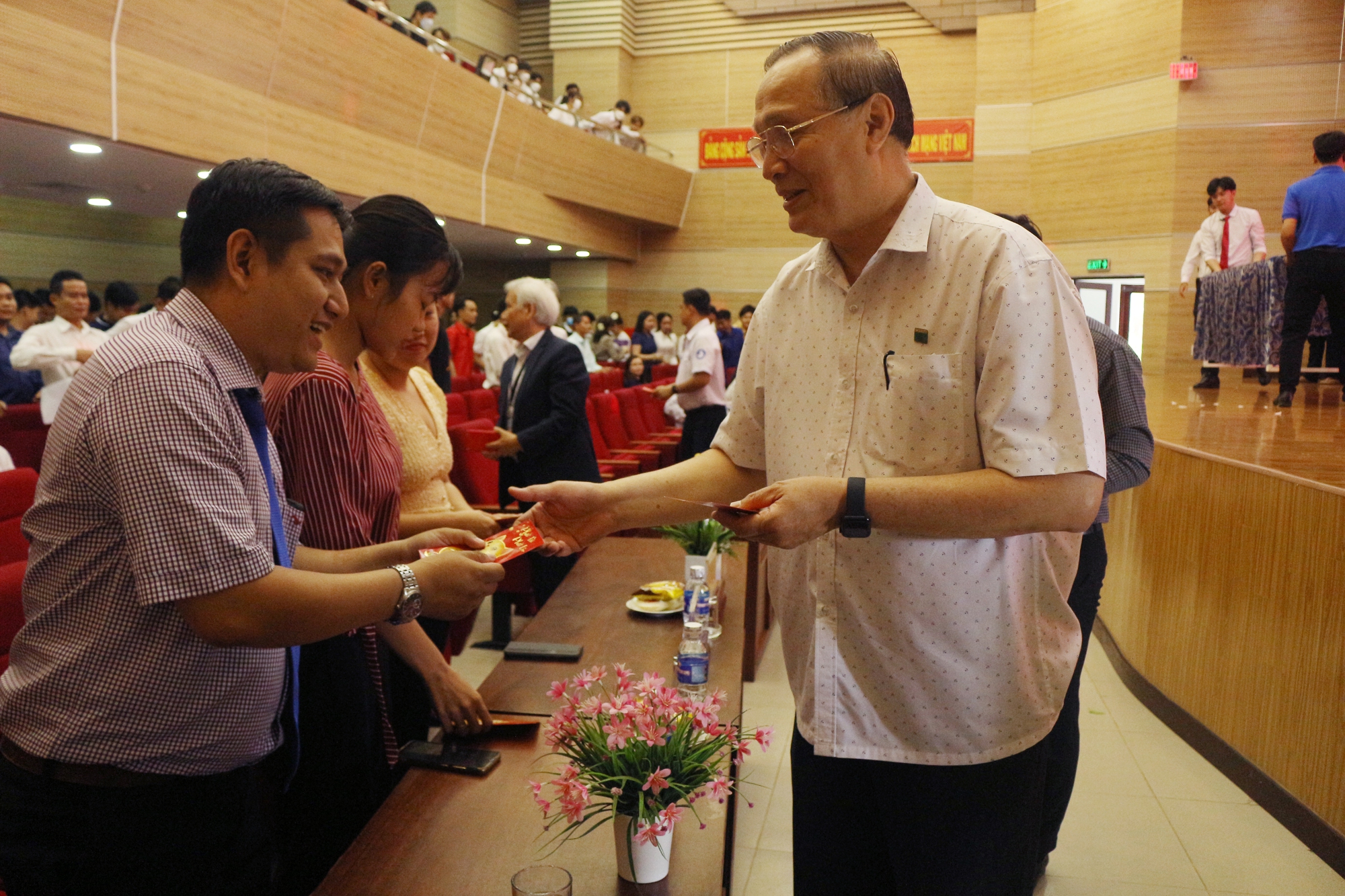 Trường ĐH Cửu Long tổ chức Tết cho lưu học sinh Lào và Campuchia - Ảnh 2.