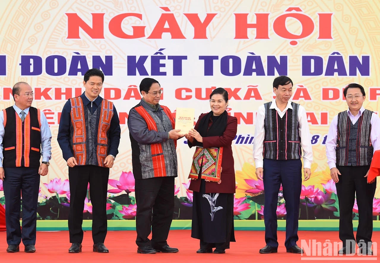 [Photo] Prime Minister celebrates Great Solidarity Day with ethnic people of Lai Chau province photo 8