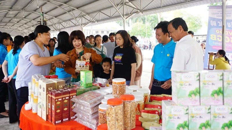 Thap Muoi develops tourism associated with building and promoting OCOP products