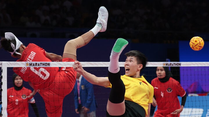 Das vietnamesische Sepak-Takraw-Team benötigte 3 Spiele, um Indonesien zu schlagen. (Foto: Bui Luong)