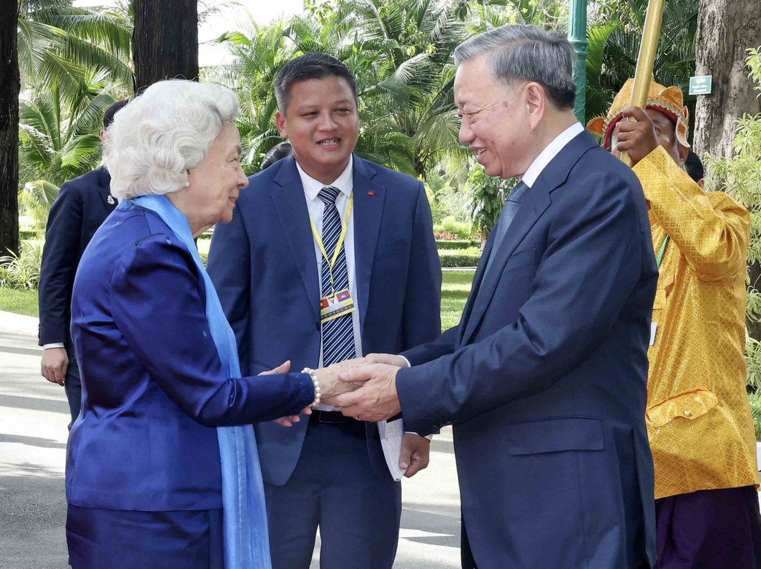 Chủ tịch nước Tô Lâm thăm Hoàng thái hậu Norodom Moninieth Sihanouk - Ảnh: TTXVN