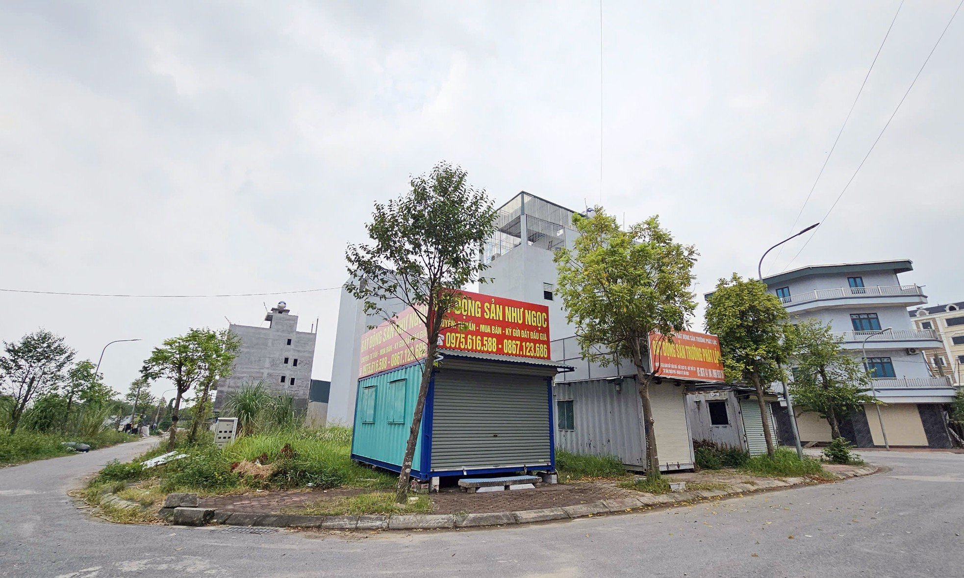 Primer plano de un terreno con vista al cementerio de Hanoi, subastado por 262 millones de VND/m2, foto 11