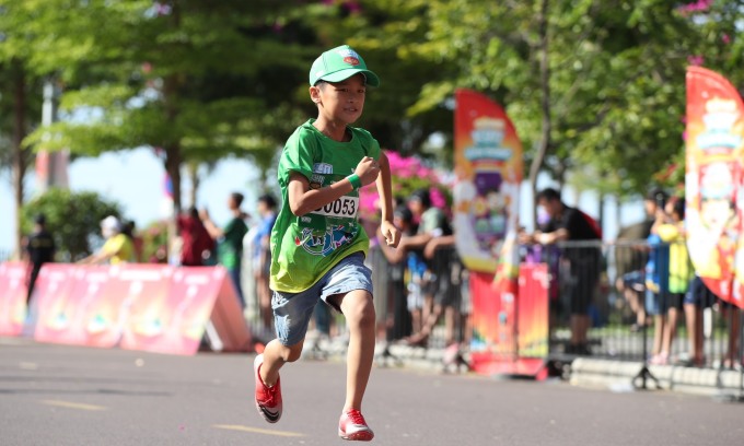 2,600 young runners stir up Quy Nhon