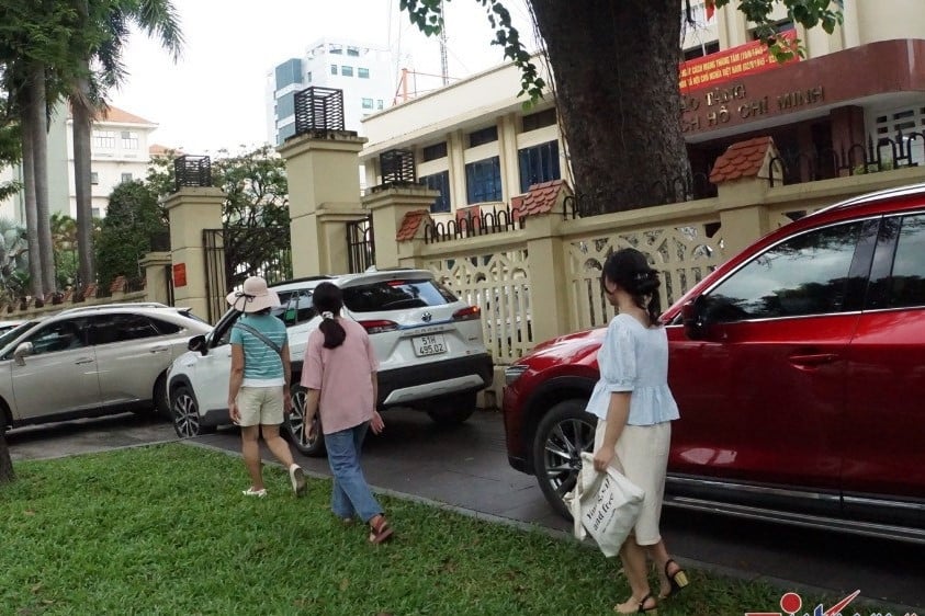 District 1 proposes to build temporary parking lots around Nguyen Hue walking street