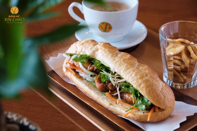 Le pain de porc grillé est le plat le plus vendu chez Banh Mi Xin Chao. Photo : Facebook/Banh Mi Xin Chao