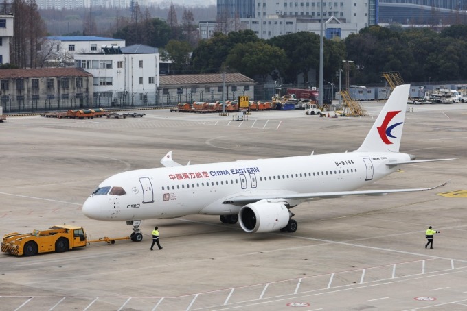 Chiếc C919 của China Eastern Airlines. Ảnh: China News Service